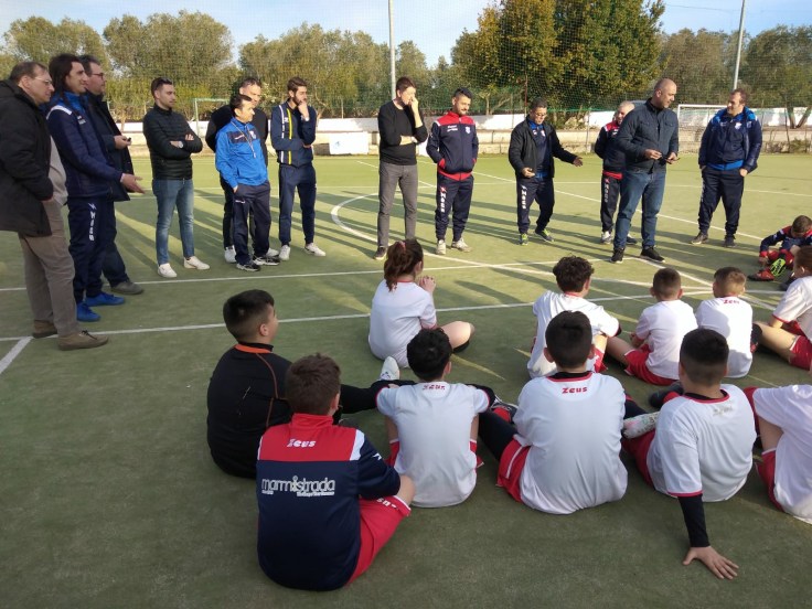 Pierluigi Orlandini incontra il Villa Castelli Calcio e indica Daniele Tarí come allenatore del Monza Summer&nbsp;Camp